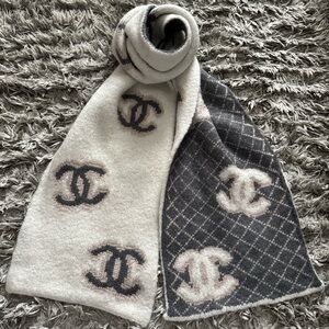 CHANEL Reversible CC Logo Scarf in Cream and Charcoal